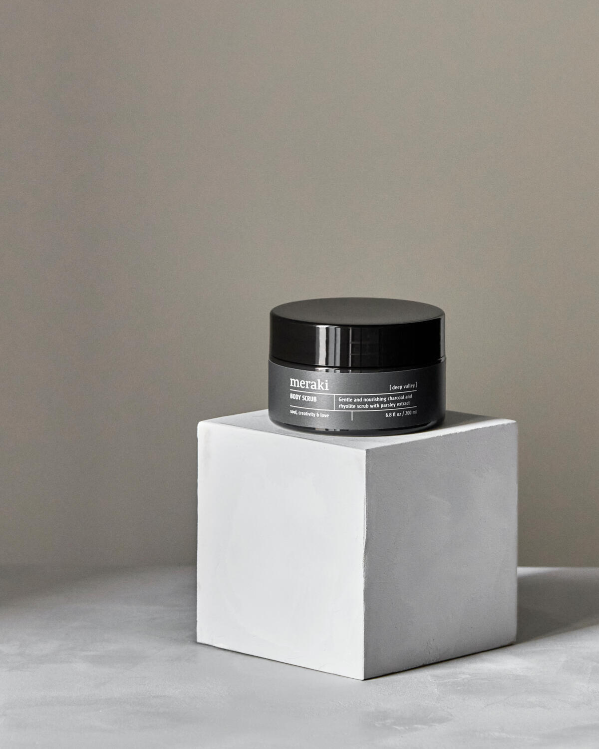 Deep Valley bodyscrub med trækul - 200 ml